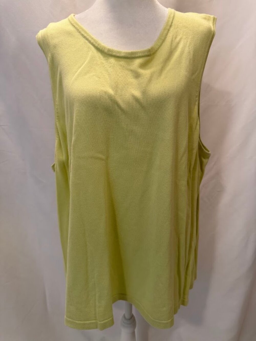 AVENUE Lime Color Sleeveless Top - 2x